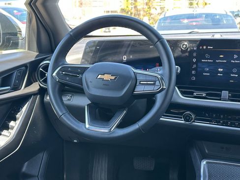 Used 2025 Chevrolet Equinox LT FWD image 34