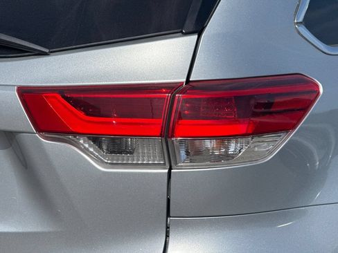Used 2018 Toyota Highlander XLE AWD/4WD image 51