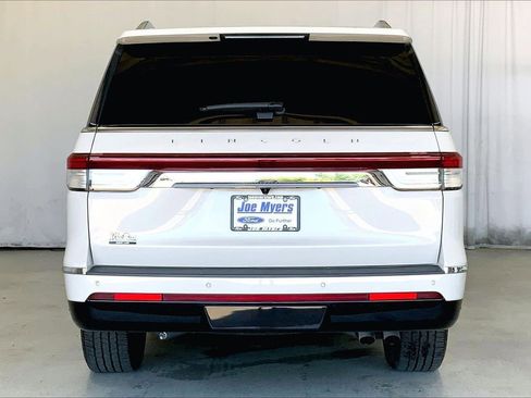Used 2023 Lincoln Navigator L Reserve AWD/4WD image 3