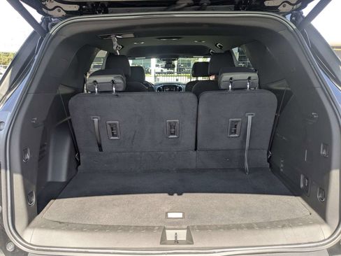 Used 2023 Chevrolet Traverse LT FWD image 13