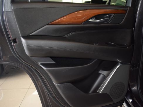 Used 2018 Cadillac Escalade Premium Luxury image 22