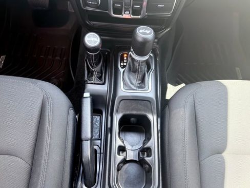 Used 2021 Jeep Wrangler Unlimited Sahara AWD/4WD image 2