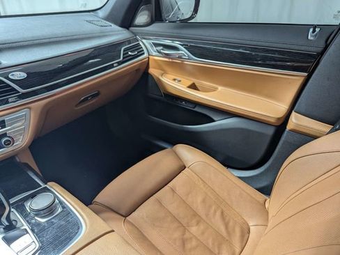 Used 2020 BMW 740i xDrive w/ M Sport Package image 8