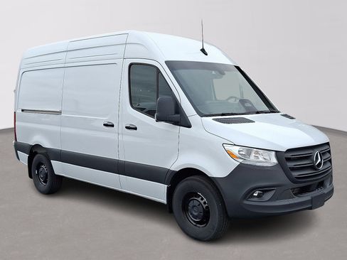 Used 2025 Mercedes-Benz Sprinter 2500 image 3