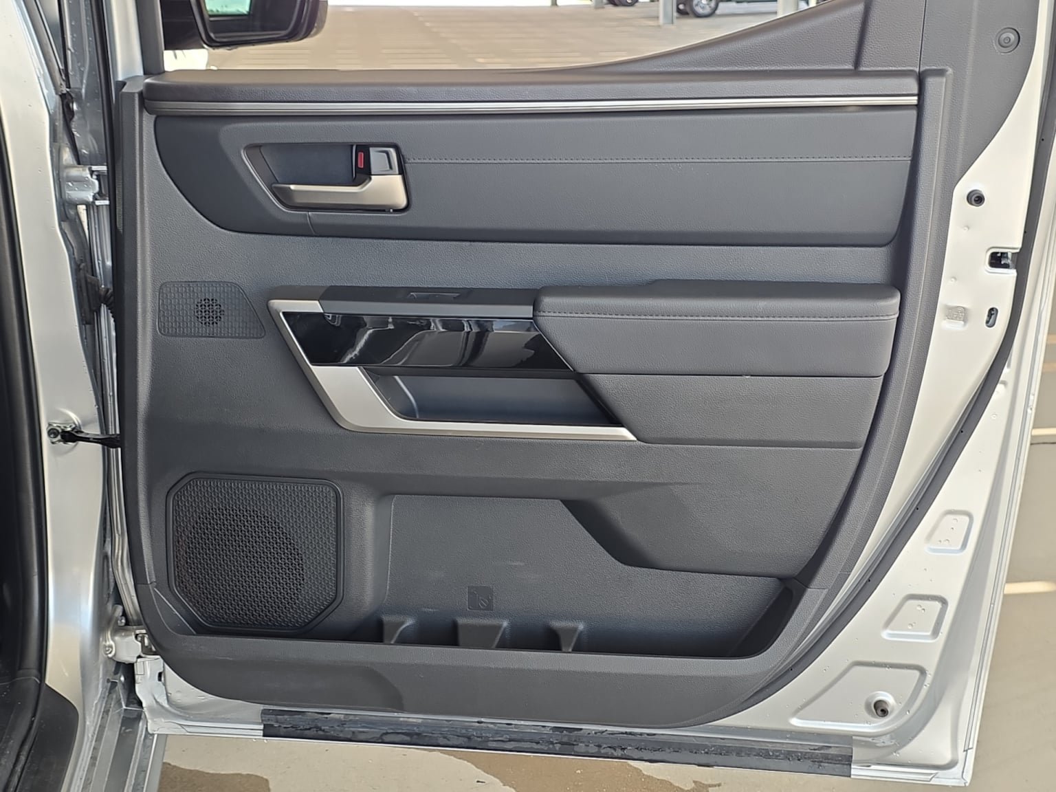Used 2025 Toyota Tundra Limited AWD/4WD image 28