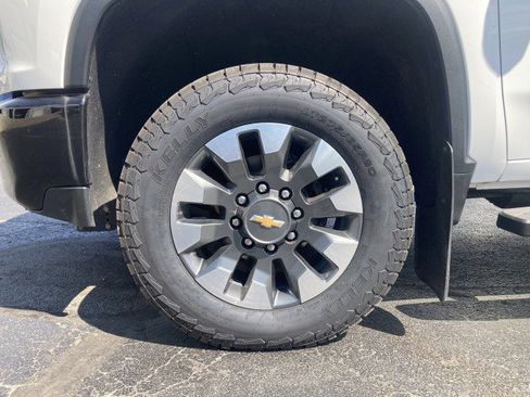 Used 2022 Chevrolet Silverado 2500 Custom w/ Custom Value Package AWD/4WD image 4