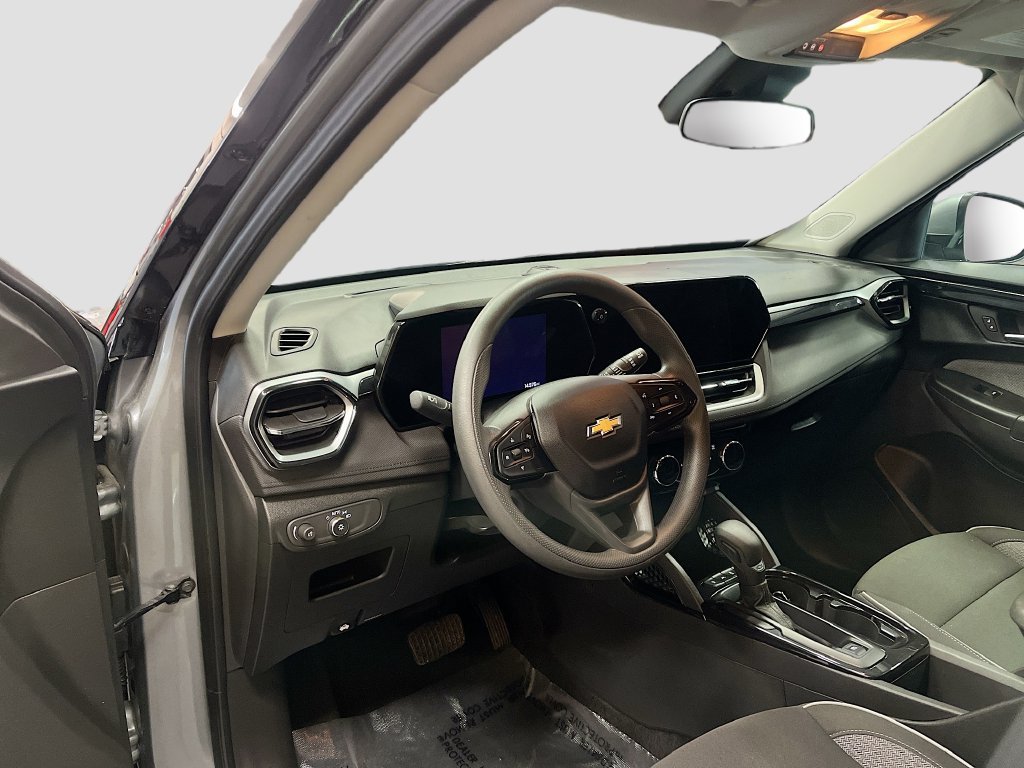 Used 2024 Chevrolet TrailBlazer LT w/ Driver Confidence Package AWD/4WD image 9