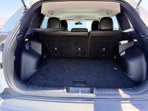 Used 2019 Jeep Cherokee Latitude Plus AWD/4WD image 18