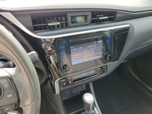 Used 2018 Toyota Corolla LE image 23