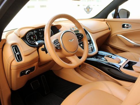 Used 2021 Aston Martin DBX image 8