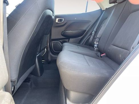 Used 2021 Hyundai Venue SE image 27