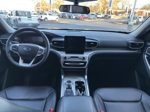 Used 2024 Ford Explorer XLT w/ Equipment Group 202A image 12