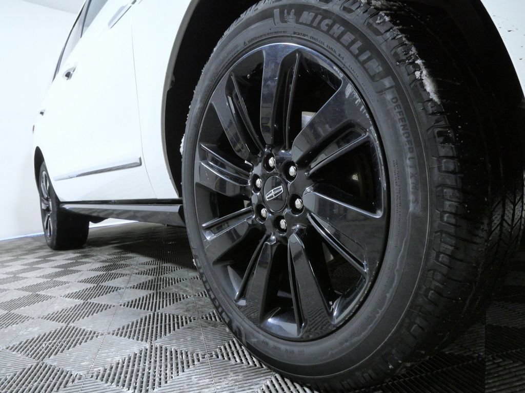 Used 2023 Lincoln Navigator Reserve AWD/4WD image 2