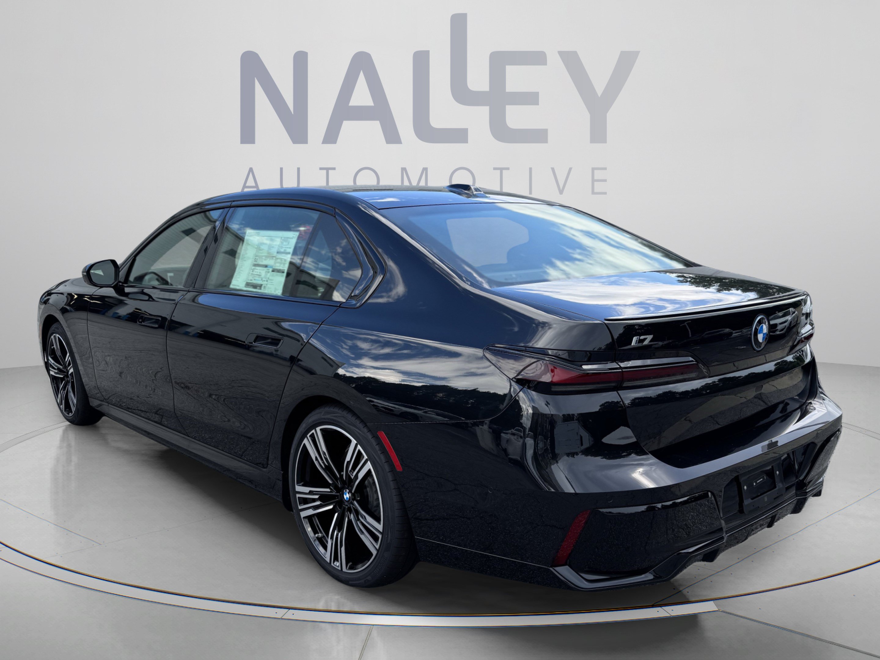Used 2026 BMW i7 eDrive50 w/ M Sport Package RWD image 3