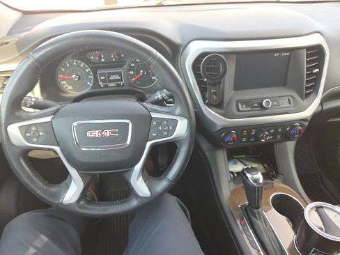 Used 2017 GMC Acadia SLE FWD image 16