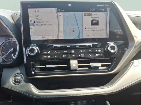 Used 2022 Toyota Highlander Limited AWD/4WD image 19