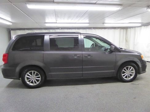 Used 2016 Dodge Grand Caravan SXT image 8