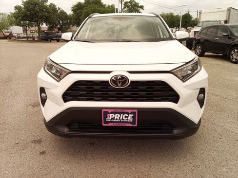 Used 2020 Toyota RAV4 XLE Premium image 2