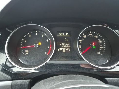 Used 2016 Volkswagen Jetta Sport image 16