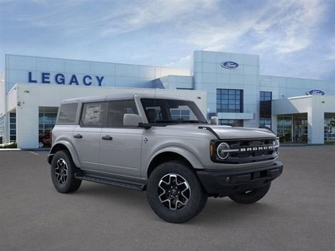 New 2026 Ford Bronco Outer Banks image 7