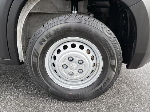 Used 2025 RAM ProMaster 2500 w/ Convenience Group FWD image 12