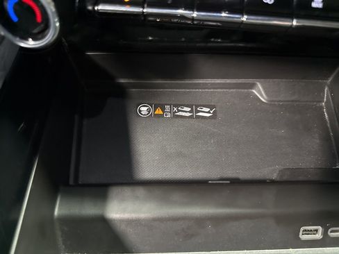 Used 2025 Chevrolet Tahoe LT AWD/4WD image 32
