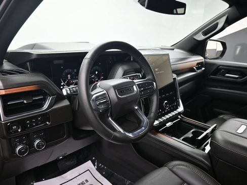 Used 2025 GMC Yukon Denali AWD/4WD image 13