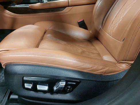 Used 2020 BMW 750i xDrive image 27