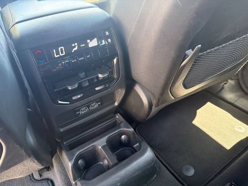 Used 2024 Jeep Grand Cherokee L Laredo RWD image 19