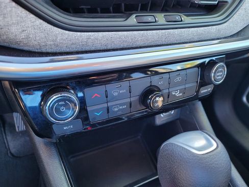 Used 2023 Jeep Compass Sport image 16