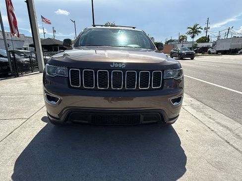 Used 2019 Jeep Grand Cherokee Laredo w/ 18" Wheel & 8.4" Radio Group AWD/4WD image 17