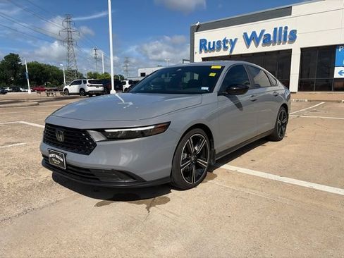 Used 2025 Honda Accord Sport image 2