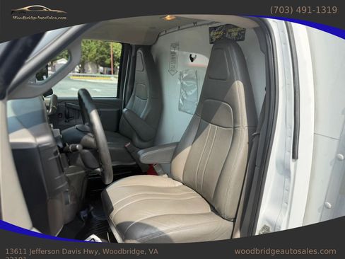 Used 2021 GMC Savana 3500 Extended w/ Power Convenience Package RWD image 11