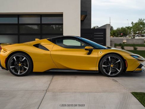 Used 2024 Ferrari SF90 Spider image 15