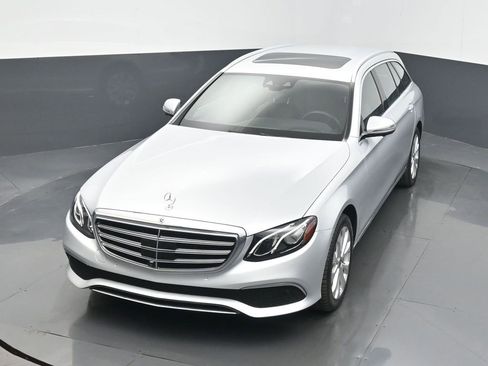 Used 2020 Mercedes-Benz E 450 4MATIC Wagon w/ Premium Package image 43