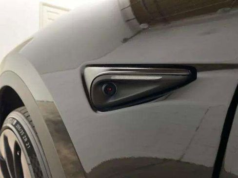 Used 2023 Tesla Model Y Performance image 96