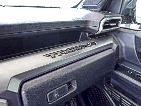 Used 2024 Toyota Tacoma SR5 AWD/4WD image 24