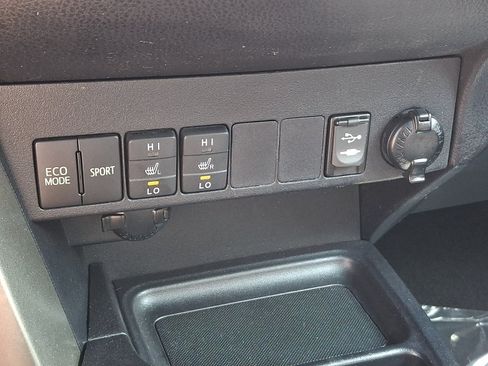 Used 2015 Toyota RAV4 Limited AWD/4WD image 26