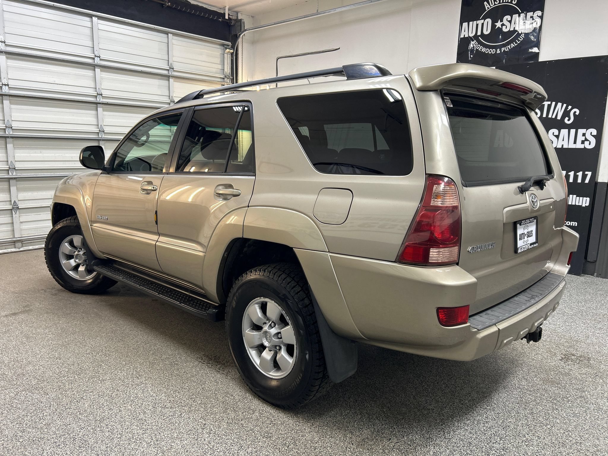 Used 2004 Toyota 4Runner SR5 AWD/4WD image 4