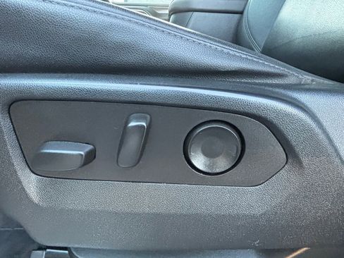 Used 2022 Chevrolet Suburban LT w/ Luxury Package image 13