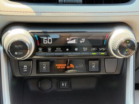 Used 2019 Toyota RAV4 XLE w/ Convenience Package AWD/4WD image 16