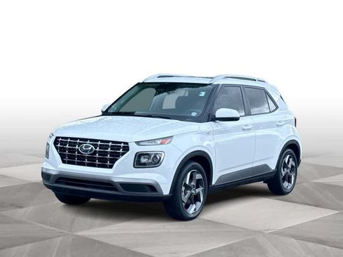 Used 2024 Hyundai Venue SEL FWD image 4