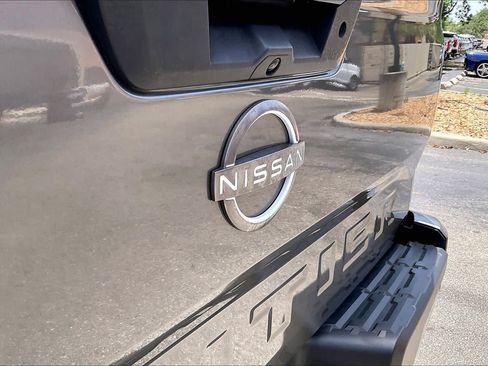 Used 2025 Nissan Frontier SV RWD image 9