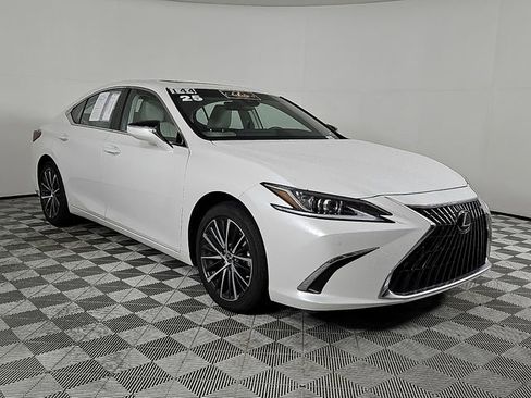 Used 2025 Lexus ES 350 w/ Premium Package FWD image 3