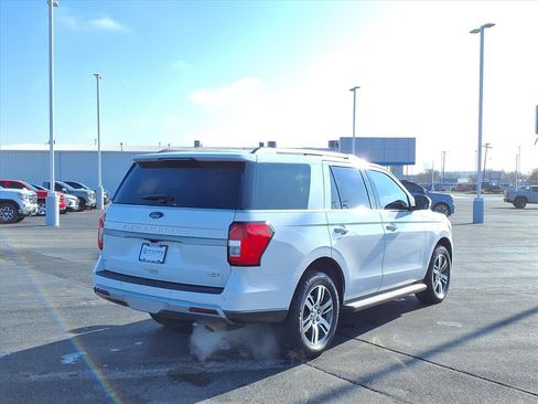 Used 2024 Ford Expedition XLT image 3