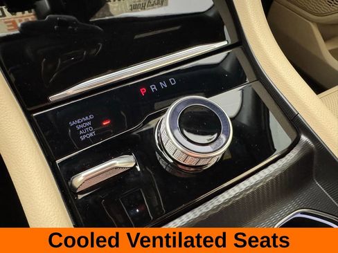 Used 2025 Jeep Grand Cherokee Limited w/ Luxury Tech Group II image 15