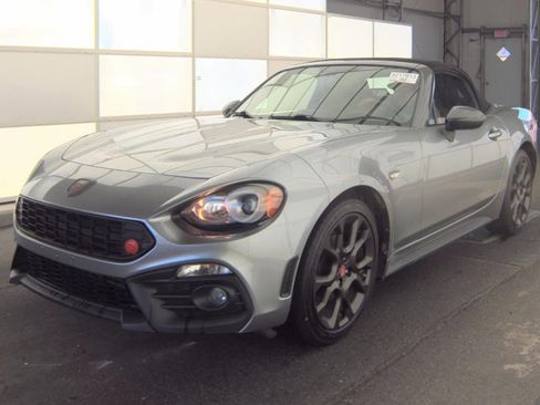 Used 2017 FIAT 124 Spider Abarth RWD image 3