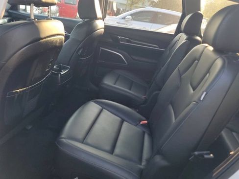 Used 2025 Kia Telluride S FWD image 6