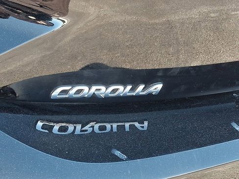 Used 2024 Toyota Corolla SE w/ SE Package image 32