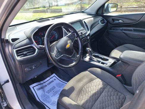 Used 2018 Chevrolet Equinox LT image 3